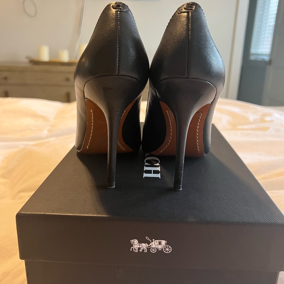 Coach Waverly Pump Size 7 New in Box
G1814 Black - Picture 2 of 3